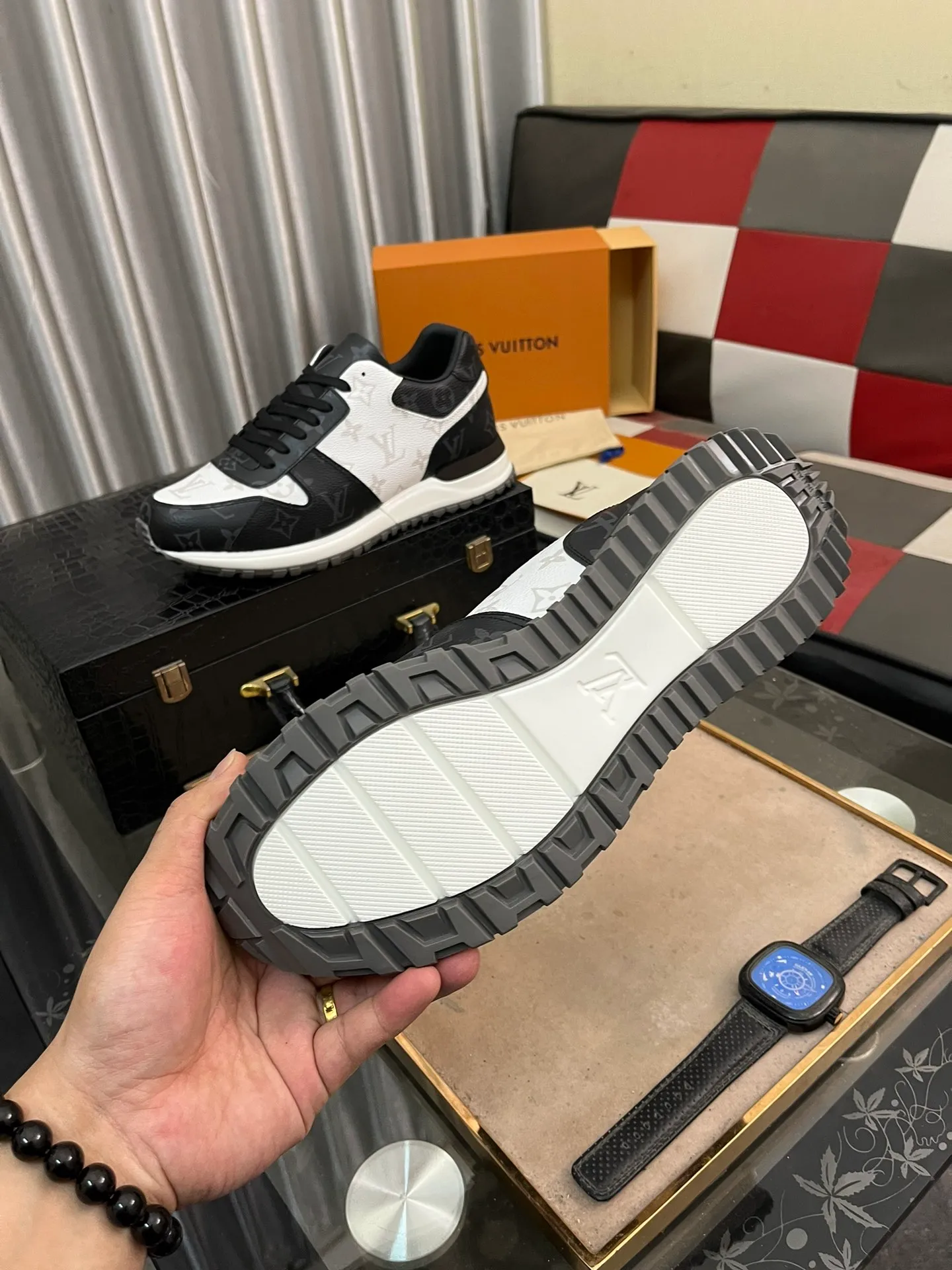 Men's shoes 💰540⌚️⌚️LV Louis Vuitton. The latest fashionable casual shoes are popular in physical stores. New spring and summer comfortable imported custom original cowhide, unique jacquard fabric element design. With sheepskin lining, Lv original base, [sun][sun] high-end packaging and high quality💪Details determine quality, code number 38-44